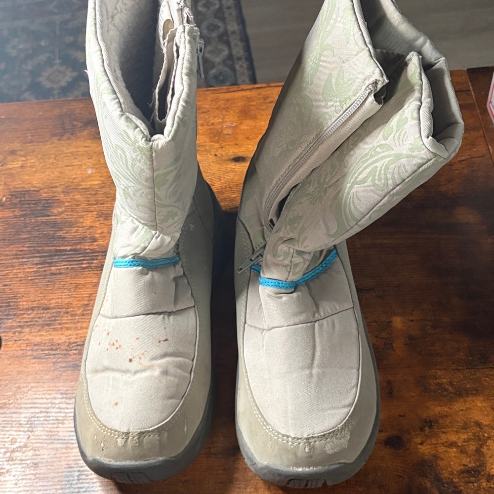Women's Winter Boots in Cream and Tan